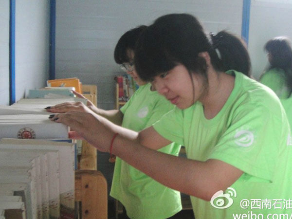 7��20�գ��巿����Đ��ĕ��ݽK��������ʯ�ʹ�W(xu��)У��(b��o)ӛ�߈F(tu��n)�(du��)�T����Ŭ���²����ꮅ���D��һ���(du��)�T������D���^����¶������ϲ��Ц�ݡ�