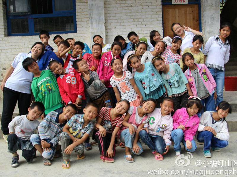 �挦���������ķքe���V�|�̌WԺ��С�ٟ���ɽ�^���W����֧���꠆T�ͺ��ӂ���ʮ�ֲ��ᡣ7��29�գ����ˌ��g����Ц�ݶ������꠆T�c���ӂ��Ĕz��һ�M�༉��Ӱ��