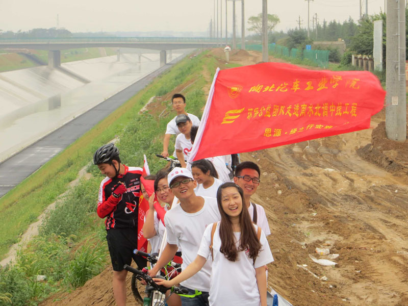  ꠆T�������c����־Ը�߭h�@�����_չ����ˮ�Є� �ഺ�����С����}�Gɫ�T�л�ӣ�̖��������o�ρ�֮ˮ��