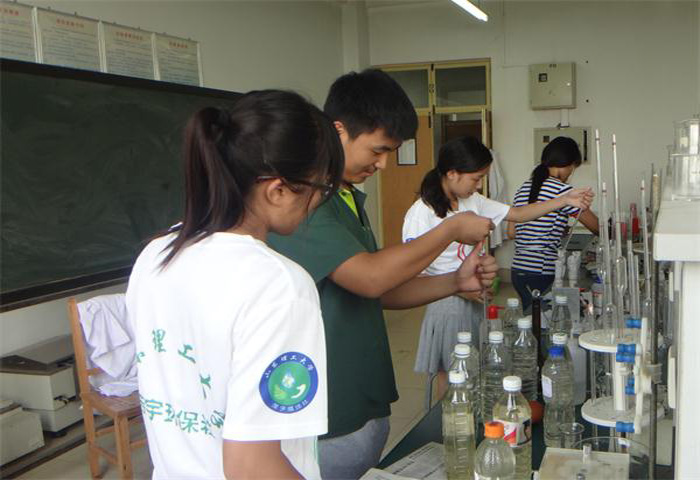 ꠆T���ڌ���Ҍ��ɼ��؁���ˮ���M�Ќ�����,������Ҫ����ˮ�ӵ�PH����ȡ�늌��ʡ������ȹ����ָ�˵ęz�y�������M��̎����