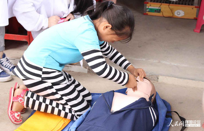 ���ӂ���־Ը�ߵ�ָ��(d��o)�£��W(xu��)��(x��)����M���˹�������