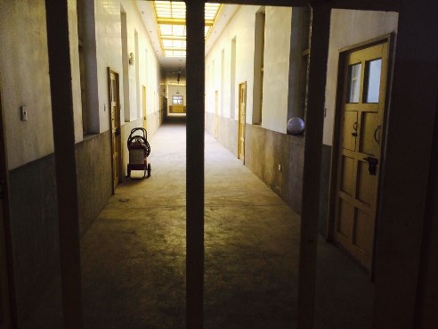 1950��-1964�꣬�н�ǧ�����A��܊���ړ�협𷸹������PѺ���̣��D�������һ�ǡ���ꑼӽ� �z��