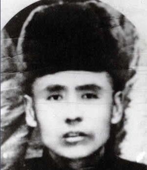 ���F÷��1893��1934�����������|����Ϫ��1931��10����Ѯ�����F÷�������|�������l܊�����ڵ��|���P�ǡ�ᶎr���f��һ�������1932��3�����|���񱊿��վȇ���ί�����F÷��|�����x��܊��28·܊˾����1934��5��30���������F÷����͢�o���I�Ăα��°���꠲��@��1934��9��28��ҹ�����F÷����܊�ٰ�񽵟oЧ�±�������1935�깲�a�h�l���ġ���һ���ԡ������Q���ǡ���ȇ������|������Ӣ�ۡ���1988�걻׷�J�������ʿ��2014��9��1���������������������ĵ�һ��300����������Ӣ�Һ�Ӣ��Ⱥ�w��䛡�