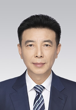 陳贄，男，漢族，1965年10月生，研究生學歷，中共黨員，現任人民日報社編委委員、海外版編輯部總編輯。