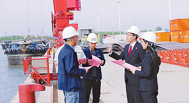 深入碼頭調(diào)研普法
