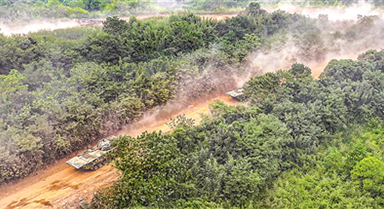 陸軍某旅組織機動訓練